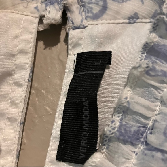 Vero Moda White and Blue Floral Sleeveless Boho Victorian Tank Blouse Size Large - Picture 8 of 14